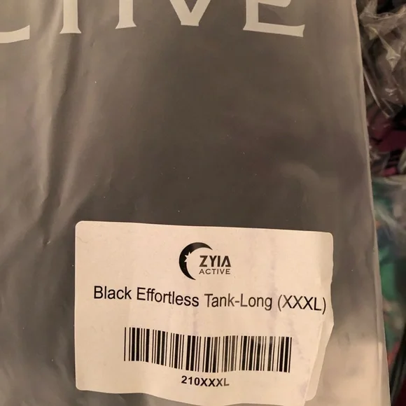 ZYIA Black Effortless Tank Top - Long - Picture 9 of 10